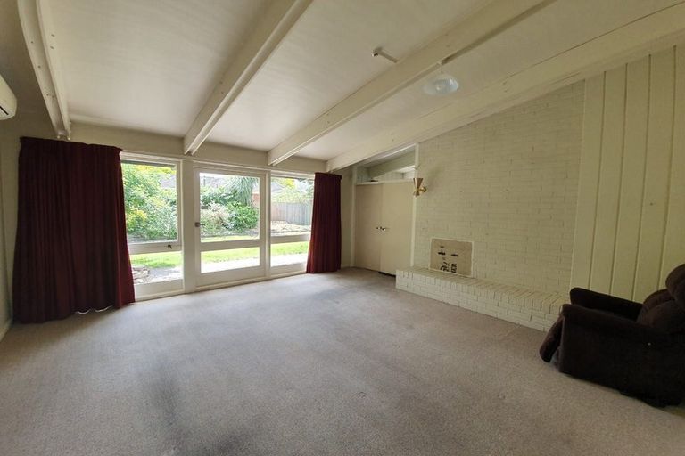 Photo of property in 12 Burrows Place, Ilam, Christchurch, 8041