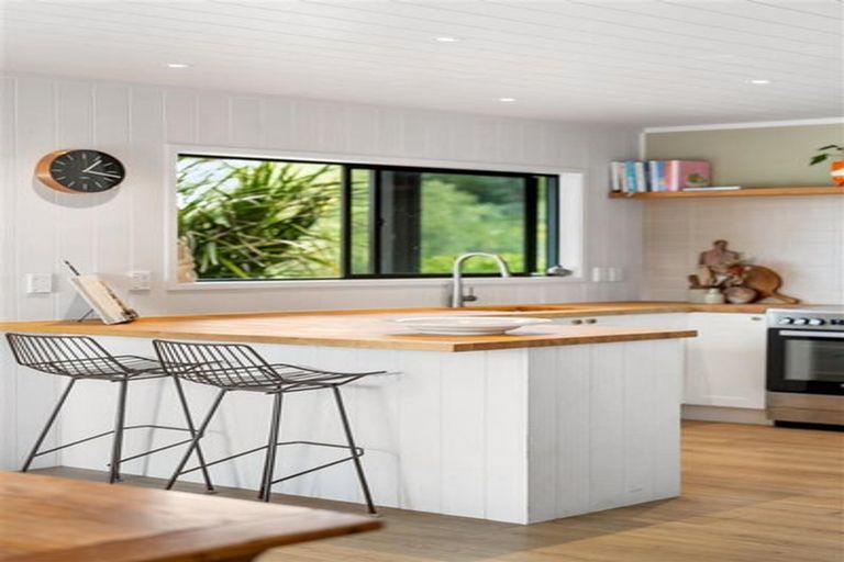 Photo of property in 111 Waireka Place, Whangamata, 3620