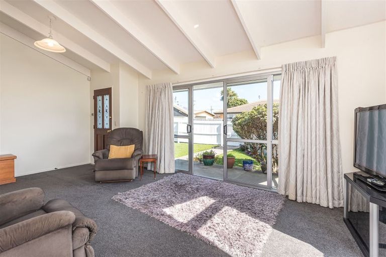 Photo of property in 87 Dunbarton Street, Redwood, Christchurch, 8051