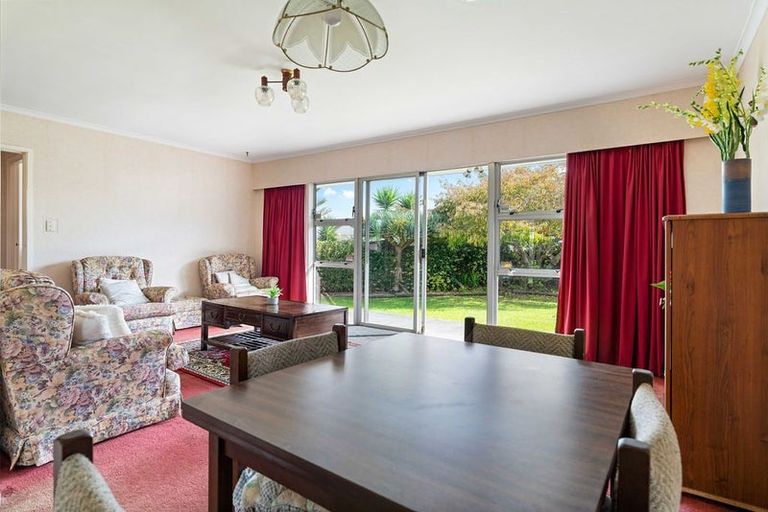 Photo of property in 2/13 Kowhai Avenue, Mangere Bridge, Auckland, 2022