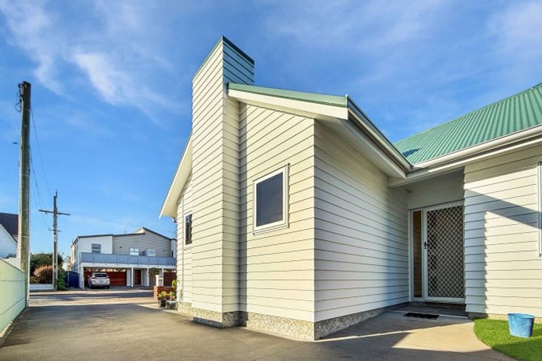 Photo of property in 52 Charles Street, Westshore, Napier, 4110