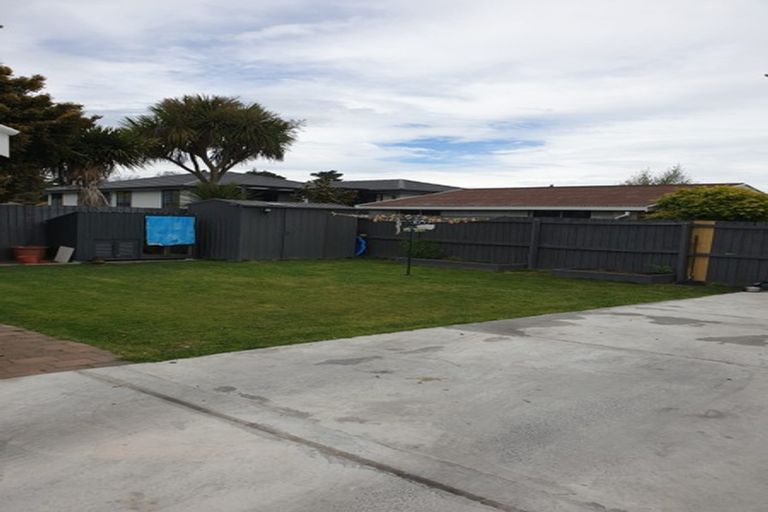 Photo of property in 28 Eglinton Street, Avondale, Christchurch, 8061