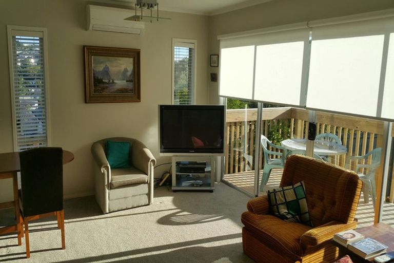 Photo of property in 2/16 Shanaway Rise, Hillcrest, Auckland, 0627
