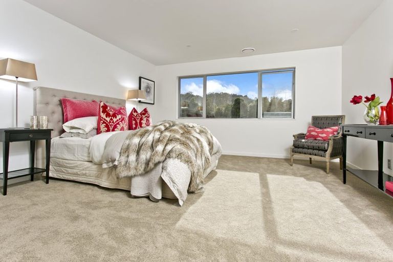 Photo of property in 102 Admirals Court Drive, Greenhithe, Auckland, 0632