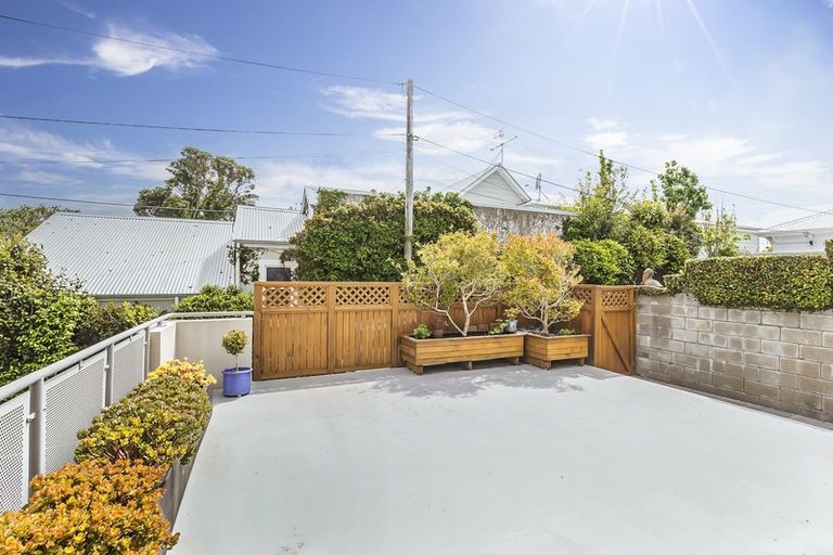 Photo of property in 2/23 Tanera Crescent, Brooklyn, Wellington, 6021