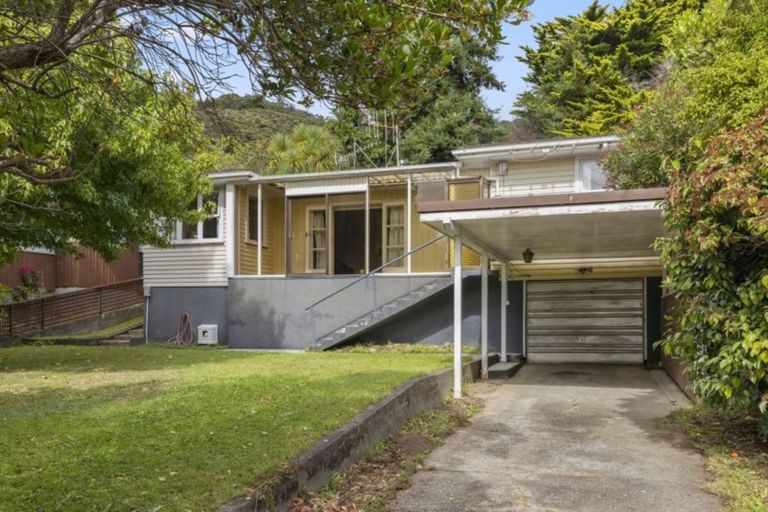 Photo of property in 8 Reid Road, Wainuiomata, Lower Hutt, 5014