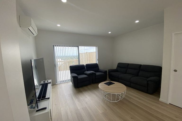 Photo of property in 15b Crestview Rise, Papakura, 2110