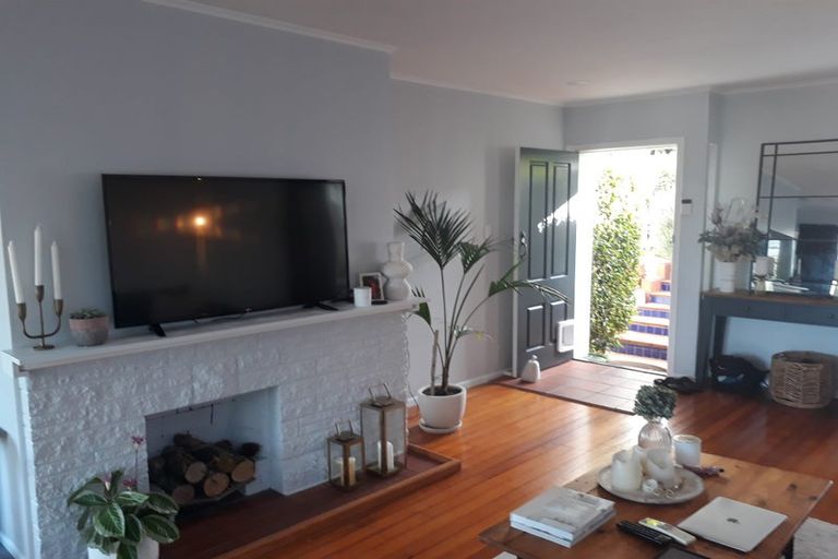 Photo of property in 1/18 Limmer Place, Browns Bay, Auckland, 0632