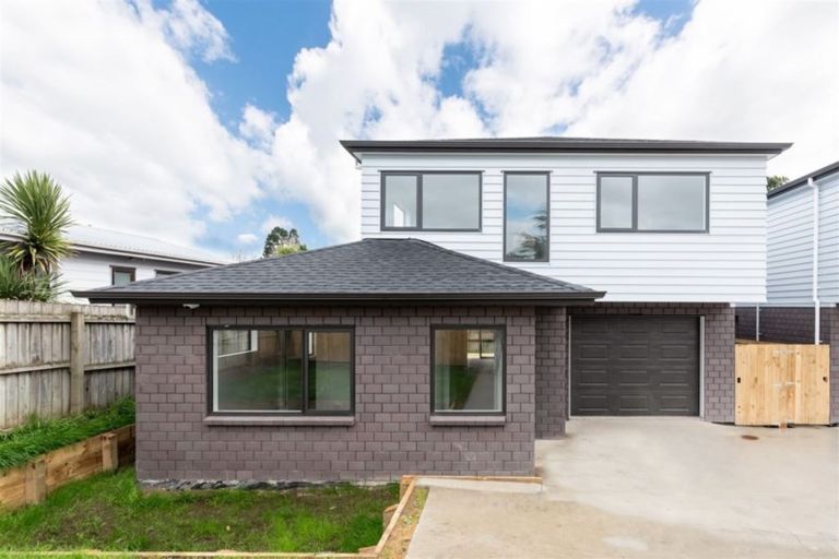 Photo of property in 18b Riverpark Crescent, Henderson, Auckland, 0610