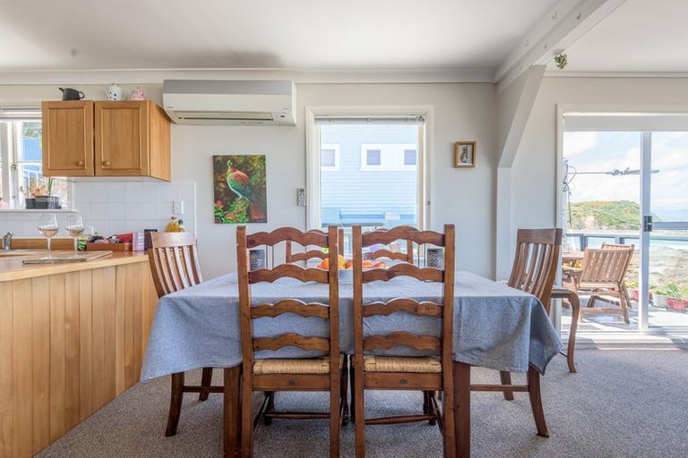 Photo of property in 148 The Esplanade, Houghton Bay, Wellington, 6023