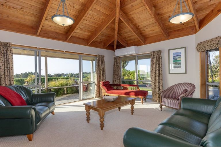 Photo of property in 457 Kiwitahi Road, Helensville, 0875