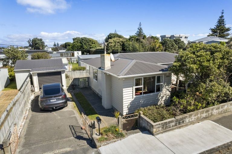 Photo of property in 4 Kowhai Street, Otaki Beach, Otaki, 5512