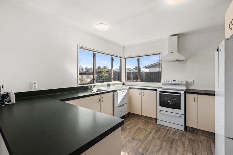 Photo of property in 2/52 Te Aute Road, Havelock North, 4130