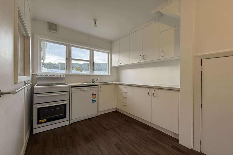 Photo of property in 9 Wainhouse Street, Stokes Valley, Lower Hutt, 5019