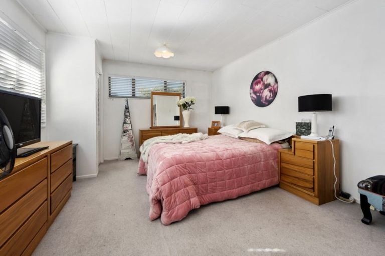 Photo of property in 12 Indiana Grove, Totara Park, Upper Hutt, 5018