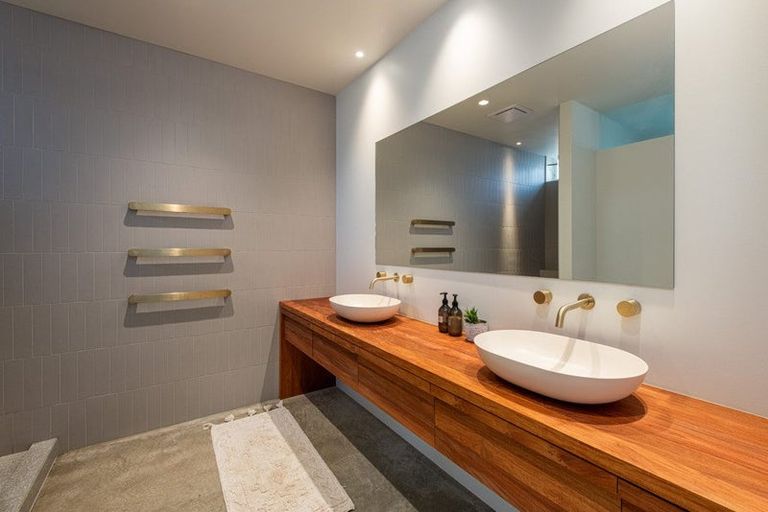 Photo of property in 5 Seaton Road, Murrays Bay, Auckland, 0630