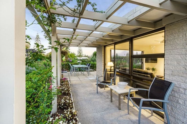 Photo of property in 2 Edgewater Grove, Orewa, 0931