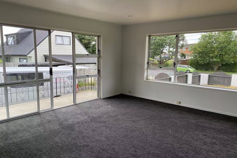 Photo of property in 1/106 Colwill Road, Massey, Auckland, 0614