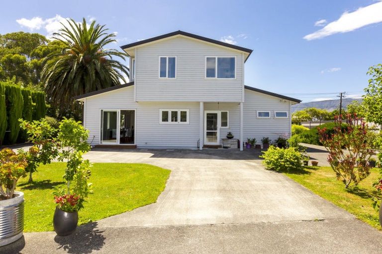 Photo of property in 13 Poplar Grove, Ebdentown, Upper Hutt, 5018