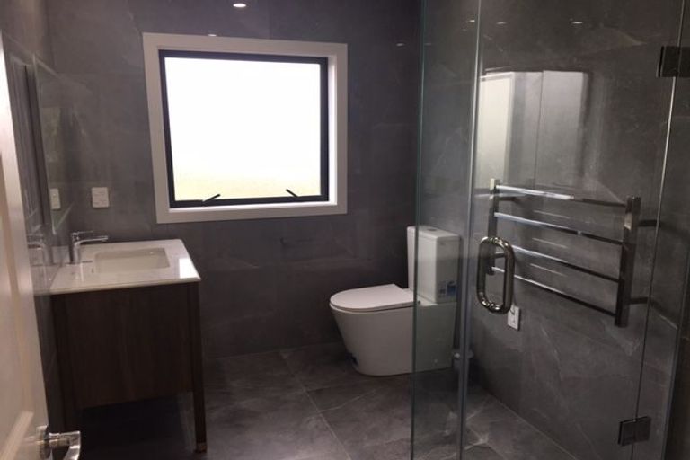 Photo of property in 62 Woodglen Road, Glen Eden, Auckland, 0602