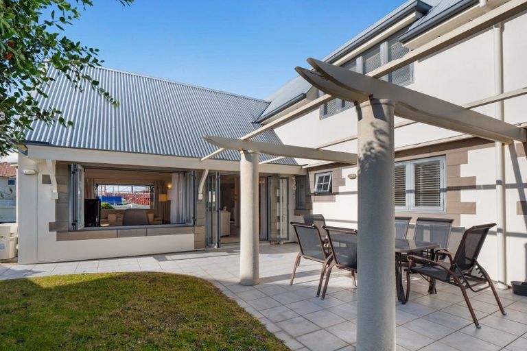 Photo of property in 24 Oceanbeach Road, Mount Maunganui, 3116
