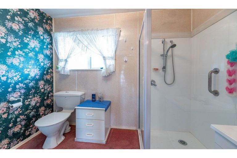 Photo of property in 64 Niven Street, Avondale, Christchurch, 8061