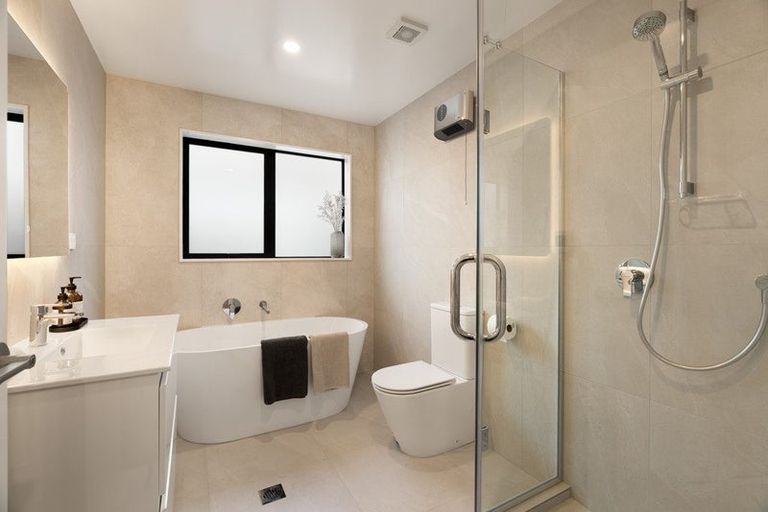 Photo of property in 8a Catalina Crescent, Forrest Hill, Auckland, 0620