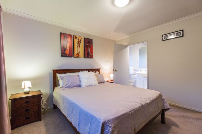 Photo of property in 12 Fitchburg Place, Mangere, Auckland, 2022