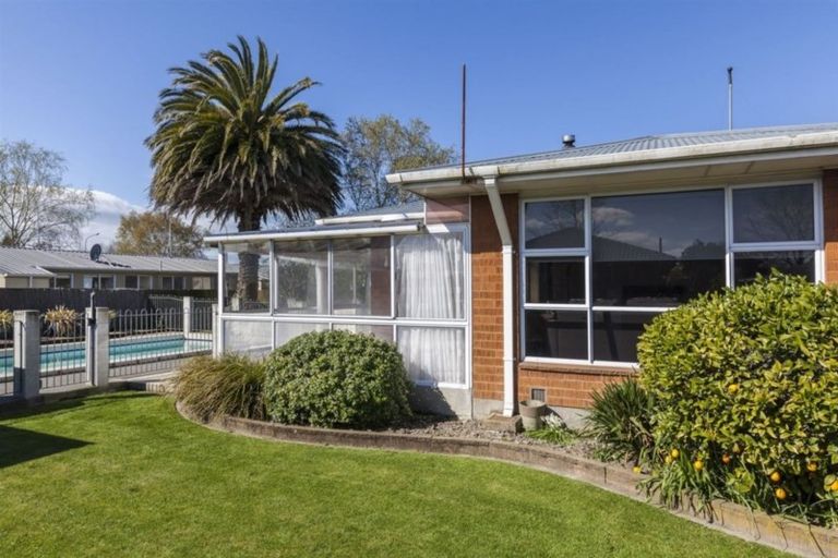 Photo of property in 12a Valerie Place, Redwood, Christchurch, 8051