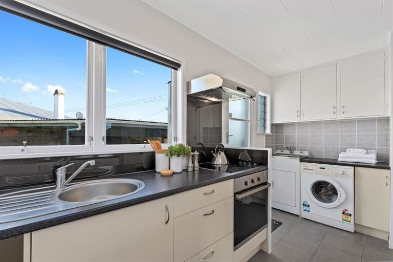 Photo of property in 2/67 Vauxhall Road, Devonport, Auckland, 0624