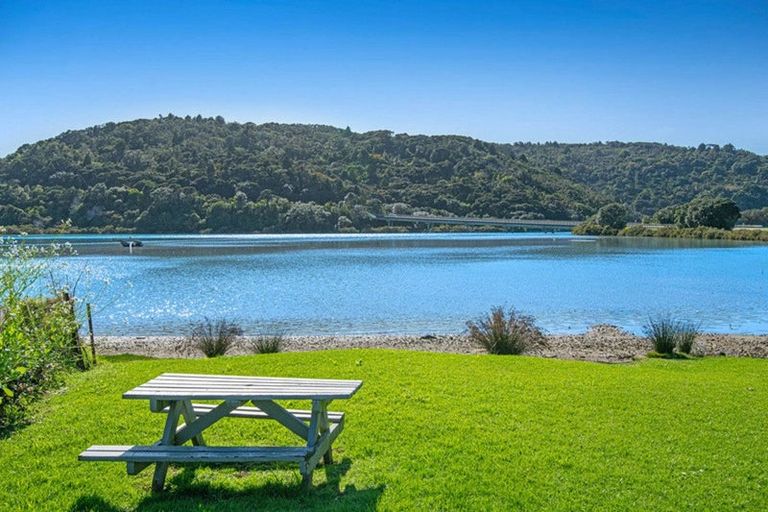 Photo of property in 2b/25 Weranui Road, Waiwera, Orewa, 0994