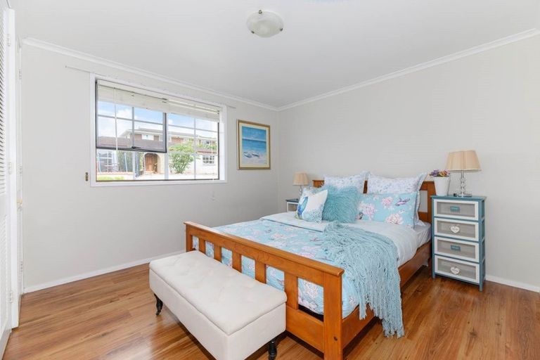 Photo of property in 10/26a Sunnynook Road, Sunnynook, Auckland, 0620