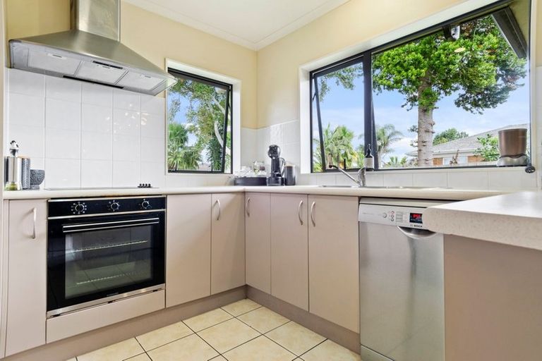 Photo of property in 6 Cathcart Close, Pukekohe, 2120