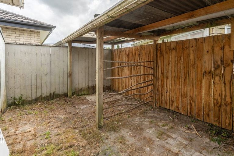 Photo of property in 1 Southsea Crescent, Silverdale, Hamilton, 3216