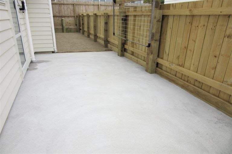 Photo of property in 7 Belize Grove, Grenada Village, Wellington, 6037