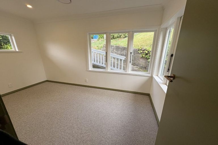 Photo of property in 71 Seatoun Heights Road, Seatoun, Wellington, 6022
