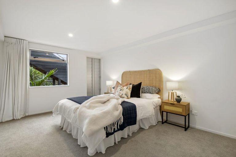 Photo of property in G 01/97 Pupuke Road, Northcote, Auckland, 0627