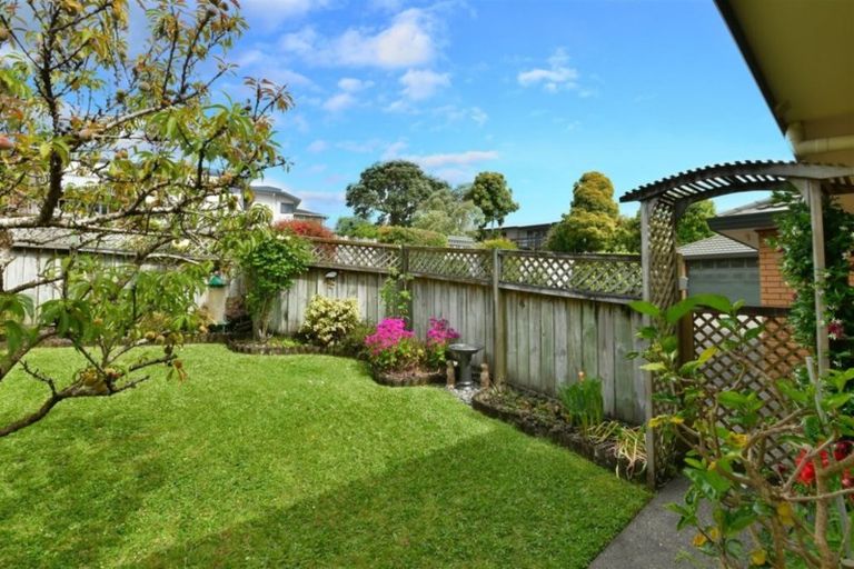 Photo of property in 2/12 Sundown Avenue, Manly, Whangaparaoa, 0930