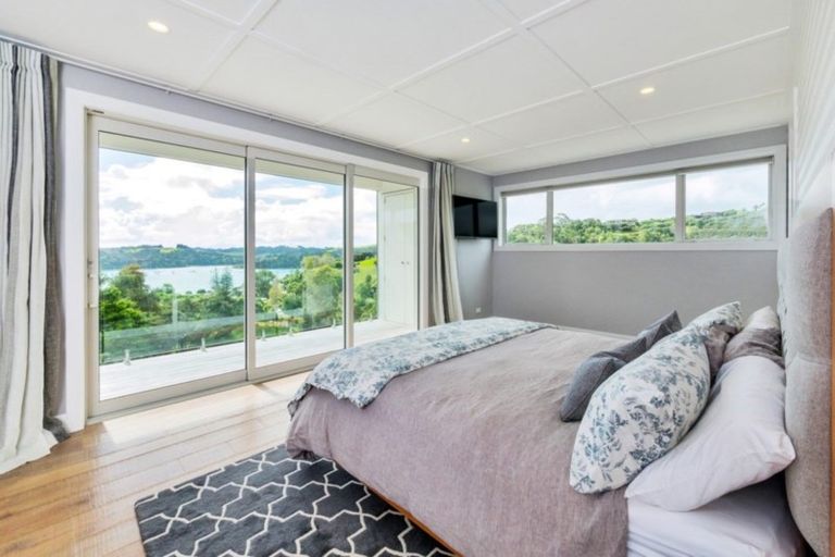 Photo of property in 31 Brick Bay Drive, Sandspit, Warkworth, 0982