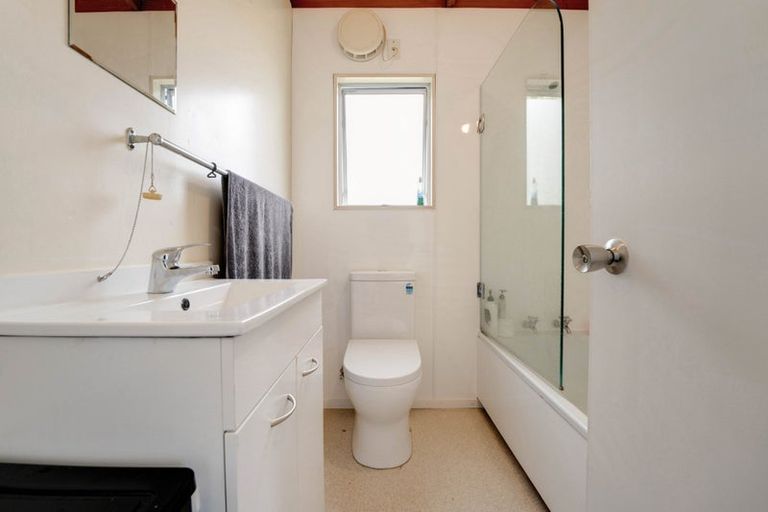Photo of property in 3 Shepherds Road, Papakura, 2110