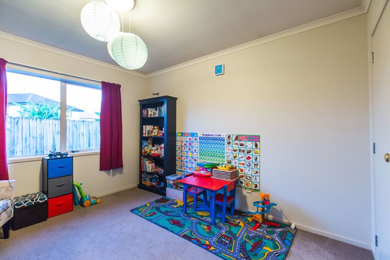 Photo of property in 12 Fitchburg Place, Mangere, Auckland, 2022