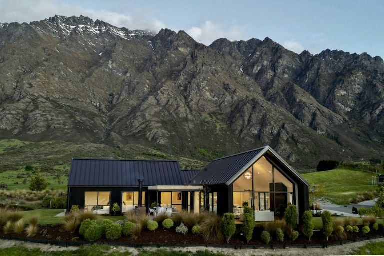 Photo of property in 1 Chimney Lane, Jacks Point, Queenstown, 9371
