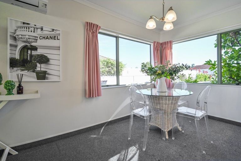 Photo of property in 2/239 Warwick Road, Mayfair, Hastings, 4122