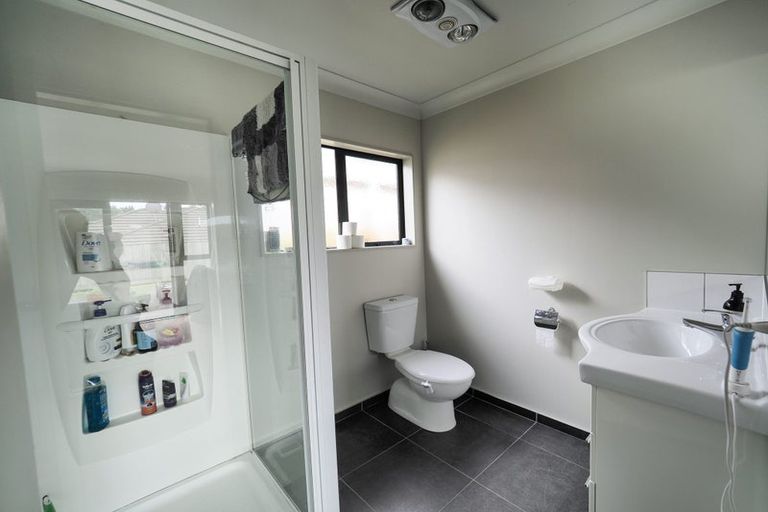 Photo of property in 33 Staithes Drive North, Whitby, Porirua, 5024