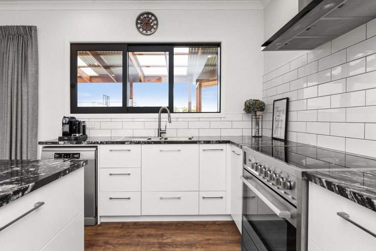 Photo of property in 64 Thompson Road, Twyford, Hastings, 4175