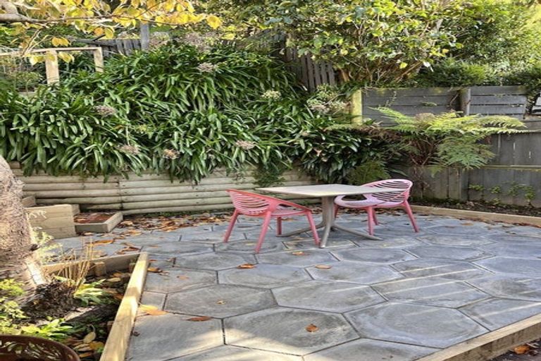 Photo of property in 15 Upper Bourke Street, Kilbirnie, Wellington, 6022