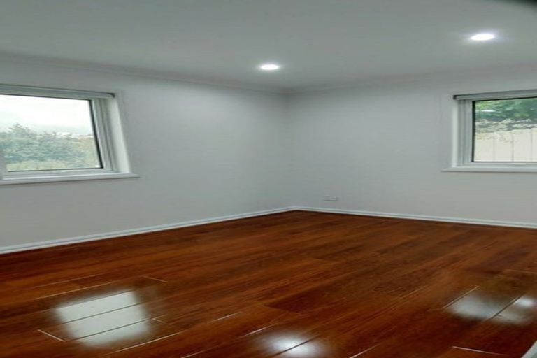 Photo of property in 36 Trias Road, Totara Vale, Auckland, 0629