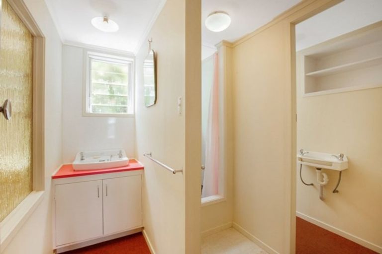 Photo of property in 24 Seaview Road, Cable Bay, 0420