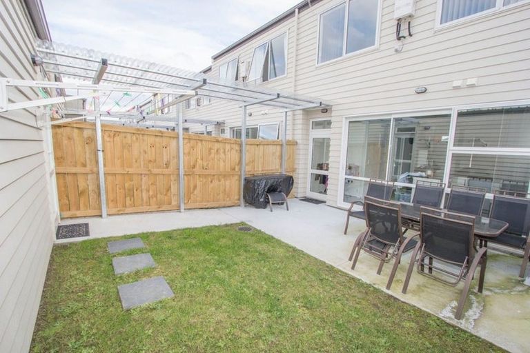 Photo of property in 17 Hakawai Avenue, Takanini, 2112