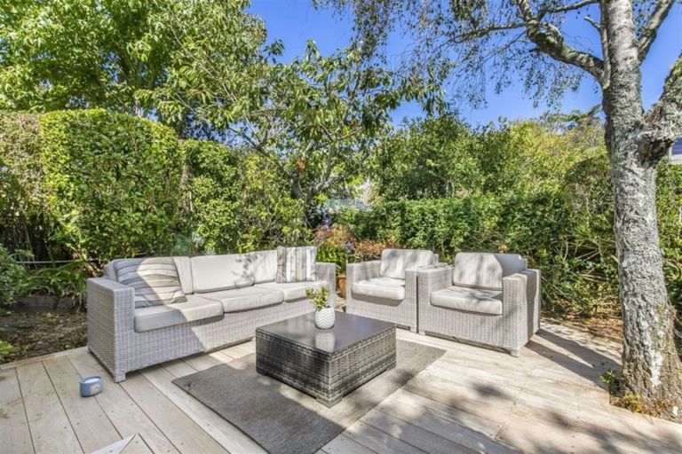 Photo of property in 27 Evelyn Road, Cockle Bay, Auckland, 2014